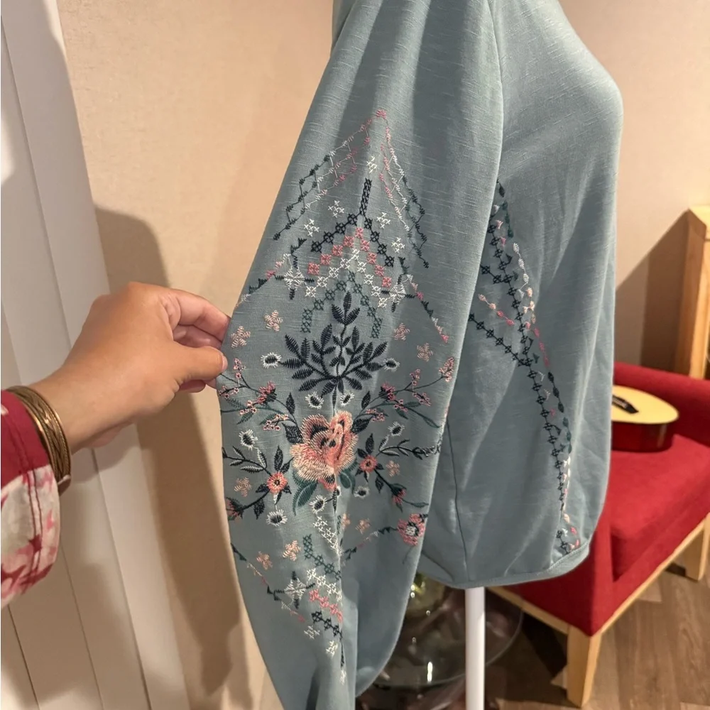 Knox Rose Teal Sweatshirt with Embroidered Sleeves - Picture 4 of 8